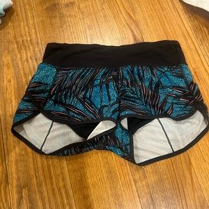 Lululemon speed up shorts! 2.5 inch and size 2!